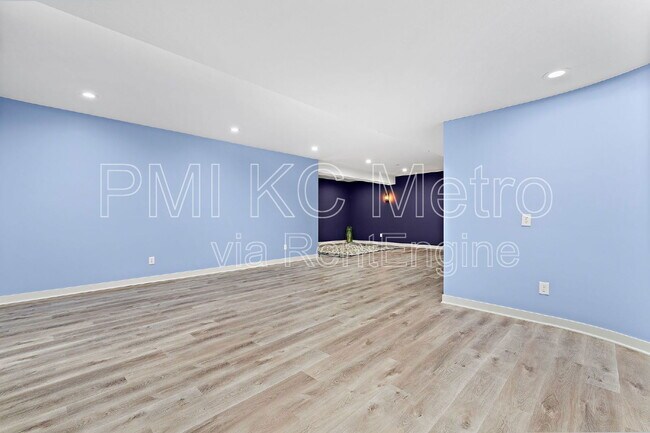 Building Photo - 15708 Canterbury St