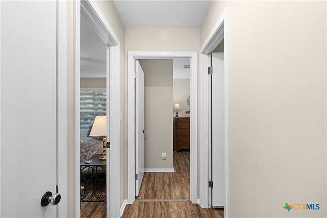 Building Photo - 2052 Gruene Rd