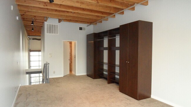 Building Photo - Office Space Living 2 BR 2.5 BA Attached 2 Car Garage