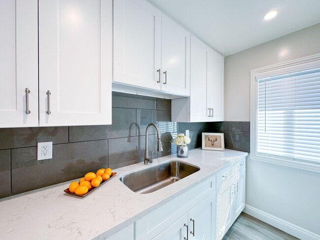 Building Photo - bro411