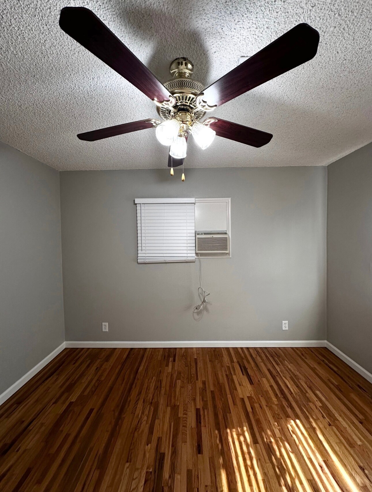 Building Photo - 4706 Vantage Ave