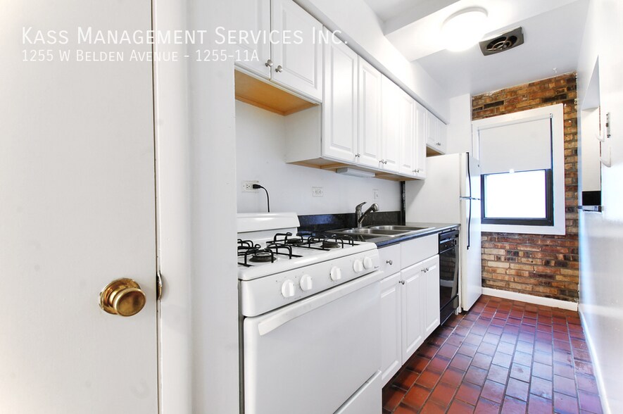 Primary Photo - 1251 W Belden Ave