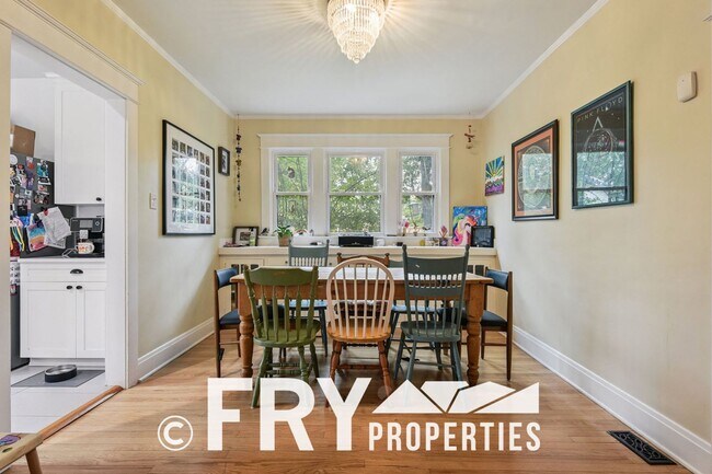 Building Photo - Classic Bungalow in Amazing Location with ...