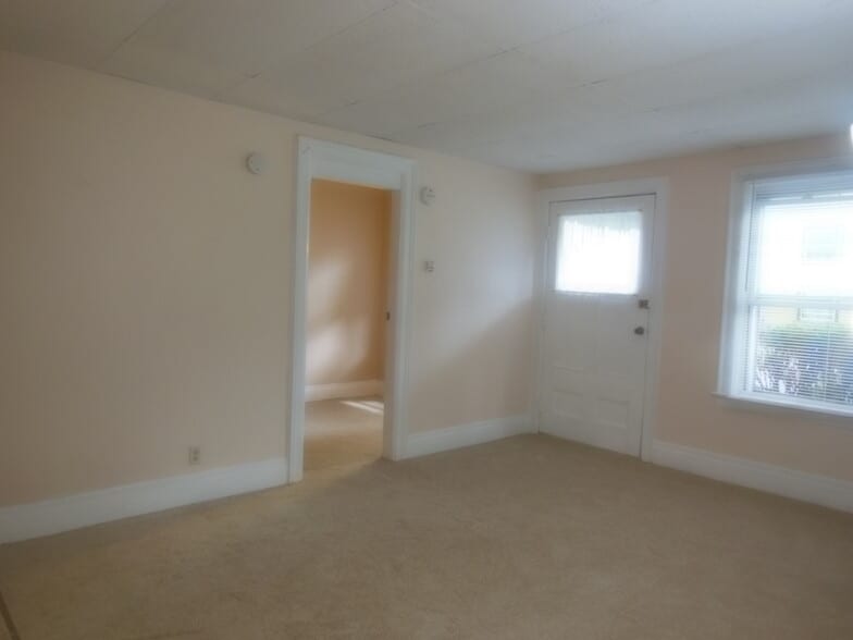 Building Photo - 196 Adam St