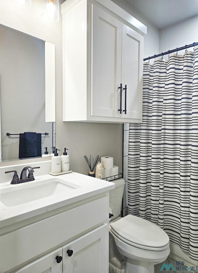 Building Photo - 510 W Dallas Ave