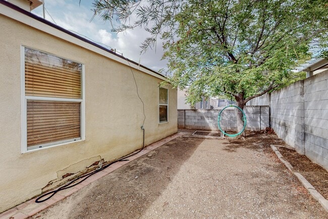 Building Photo - 10728 Hatch Dr NW