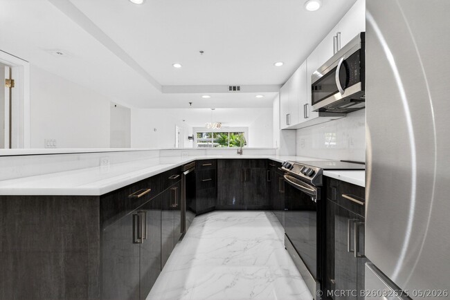 Building Photo - 3901 S Flagler Dr
