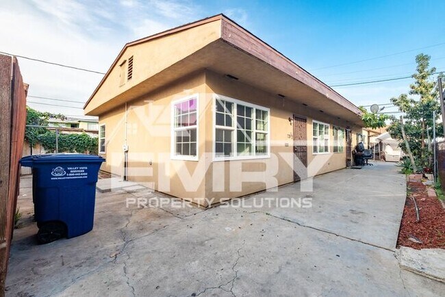 Building Photo - Upgraded 2 Bedroom 1 Bathroom for Rent Ferris Ave Los Angeles