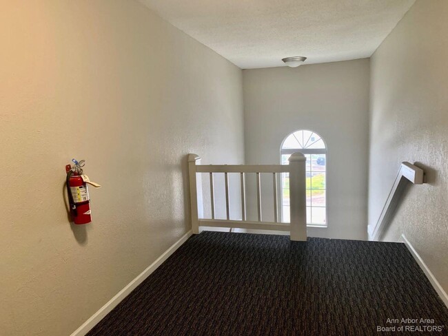 Building Photo - 109 Fieldcrest St