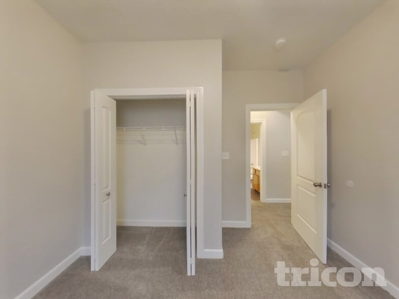 Building Photo - 1044 Hazelwood Dr