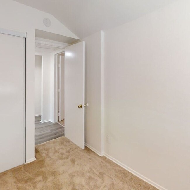 Building Photo - Spacious 3-Bed/2-bathroom – Bonus Rooms!