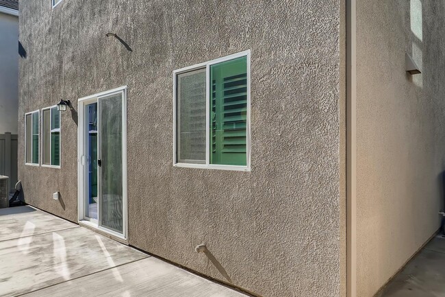 Building Photo - 3855 Roseparke Way