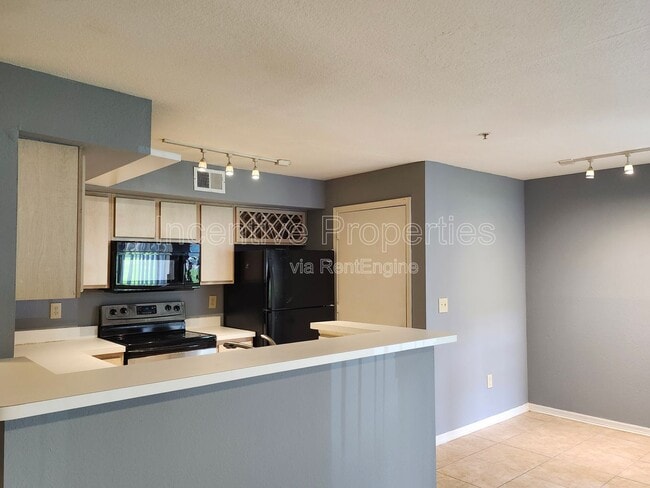 Building Photo - 7220 Westpointe Blvd