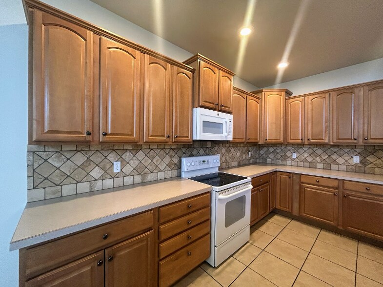 Building Photo - 492 Shadetree Trail