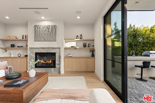 Building Photo - 11748 La Maida St