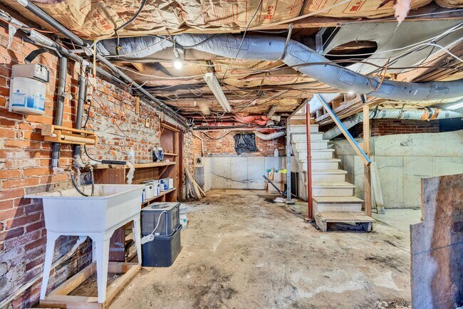 Building Photo - 156 Greens Lake Rd