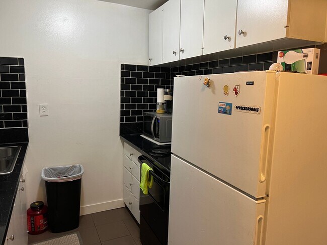 Building Photo - 68 E 200 S