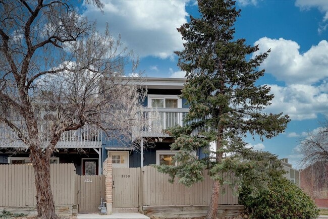 Primary Photo - Stunning Remodeled Townhome in North Boulder