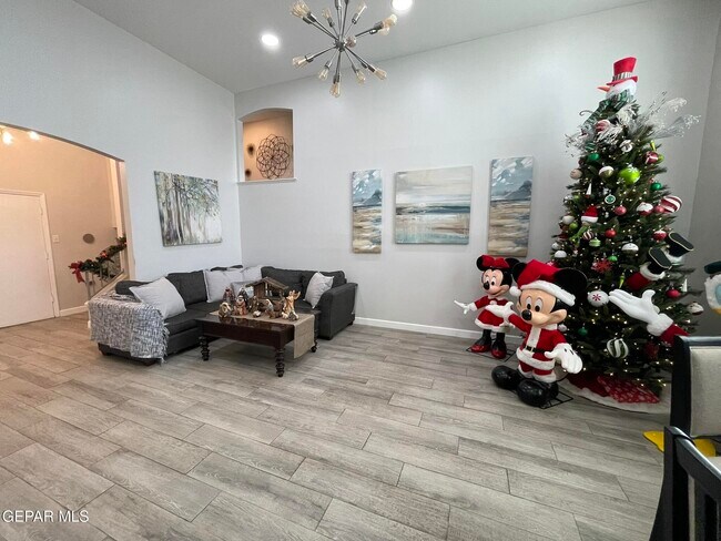 Building Photo - 10024 Fenway Dr