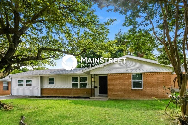 Primary Photo - 4 Bedroom Pet-Friendly Home in FORT WORTH,...