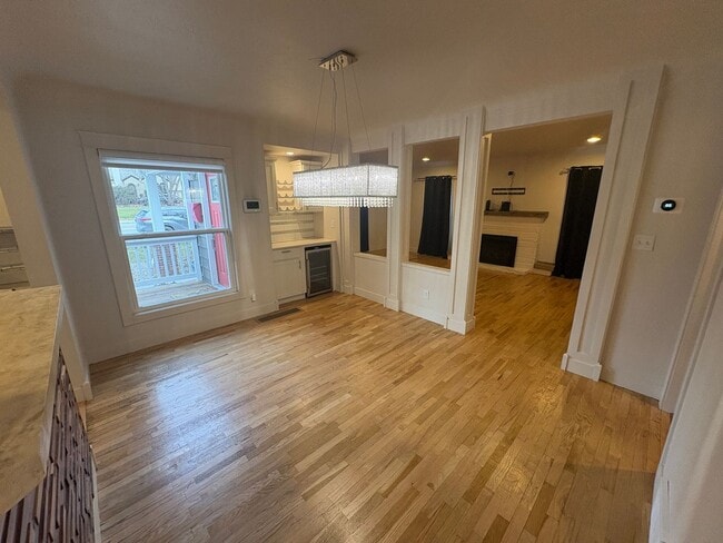 Building Photo - 4-bedroom, 2.5-bath home located on Poly.