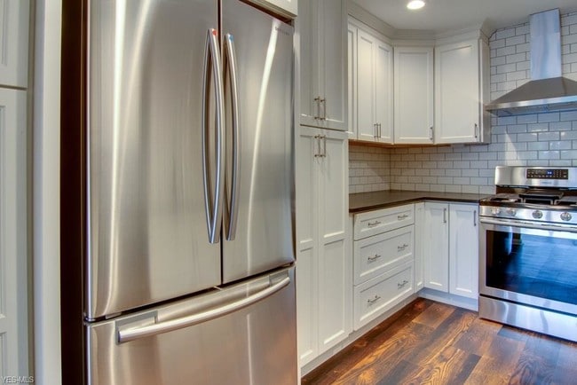 Building Photo - 275 N Portage Path