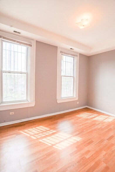 Building Photo - 1578 N Clybourn Ave