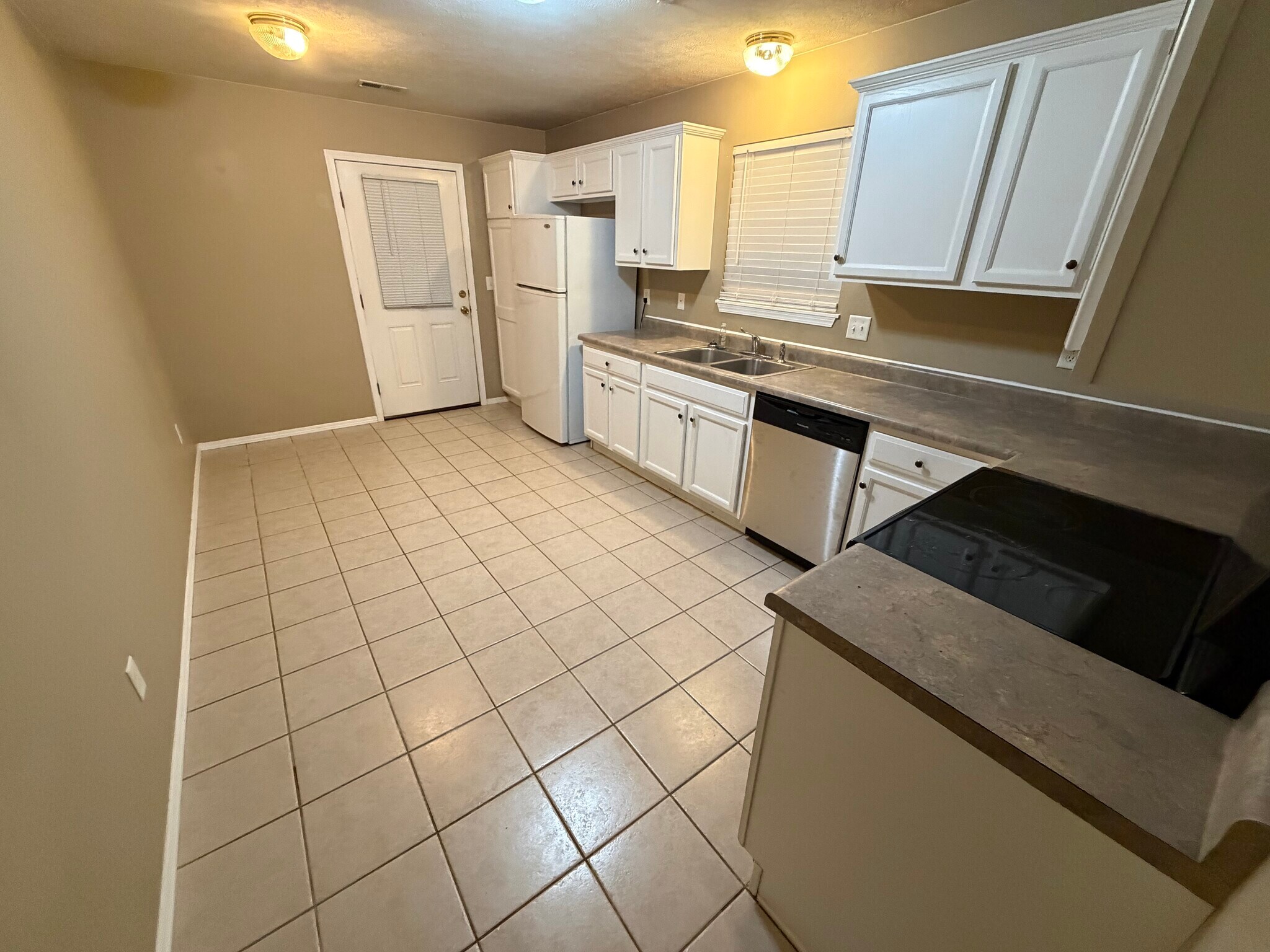 Building Photo - 4361 W La Siesta St