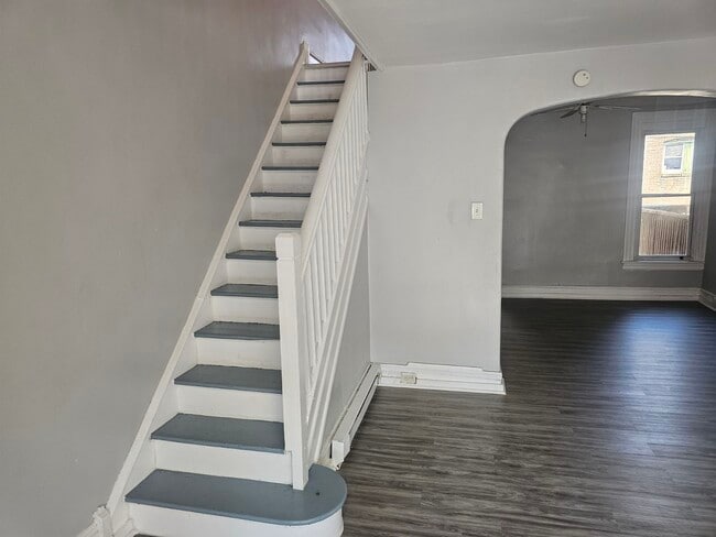 Building Photo - 6599 Reedland St