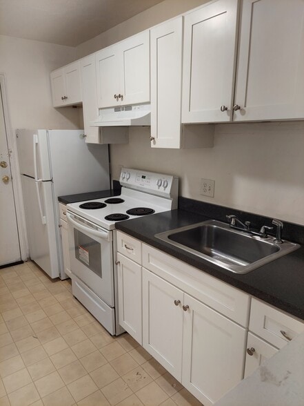 Building Photo - 45 Brook Rd