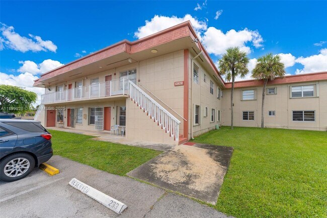 Building Photo - 12820 SW 43rd Dr