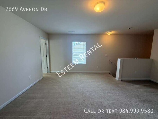 Building Photo - 2669 Averon Dr