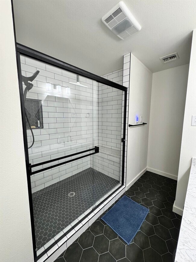 Building Photo - 5371 Central Ave