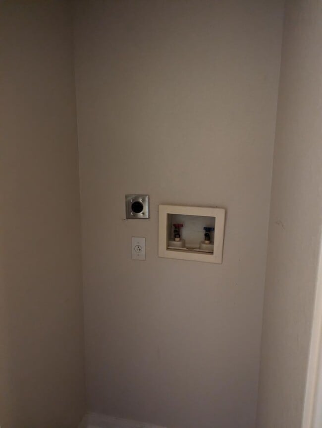 Building Photo - Updated 1x1 562 square feet