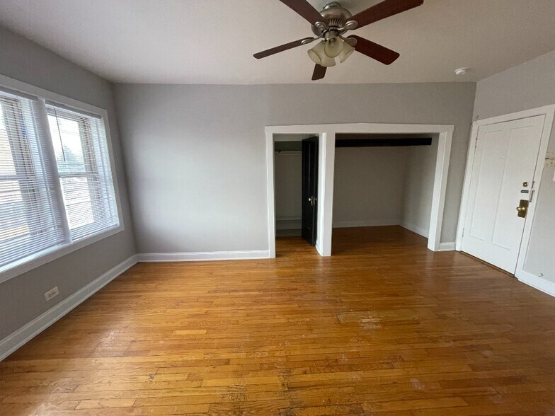 Building Photo - 4354 N Elston Ave
