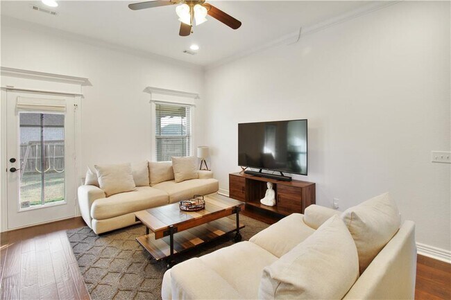 Building Photo - 958 Stone St