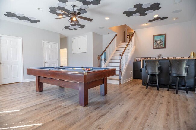 Building Photo - Spacious home situated on a fantastic cul-...