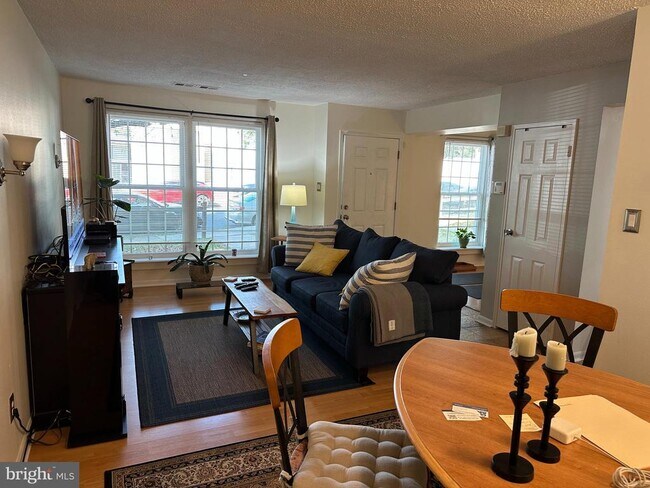 Building Photo - 441 Tomlinson Rd