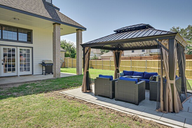 Building Photo - FULLY FURNISHED Grand Prairie 4 Bedroom Home
