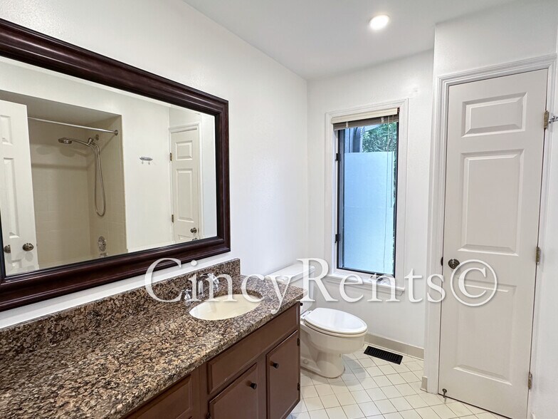 Building Photo - 7716 Creekwood Ln