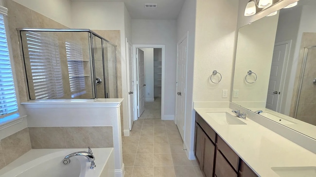 Building Photo - 3029 Hollybrook Ln