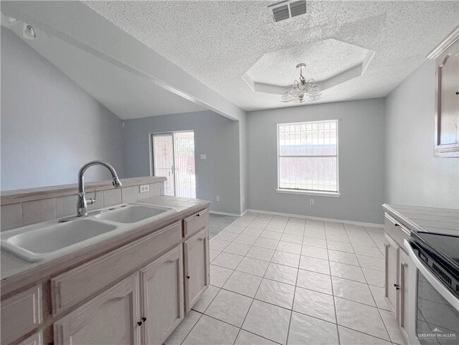 Building Photo - 28 N 38th St