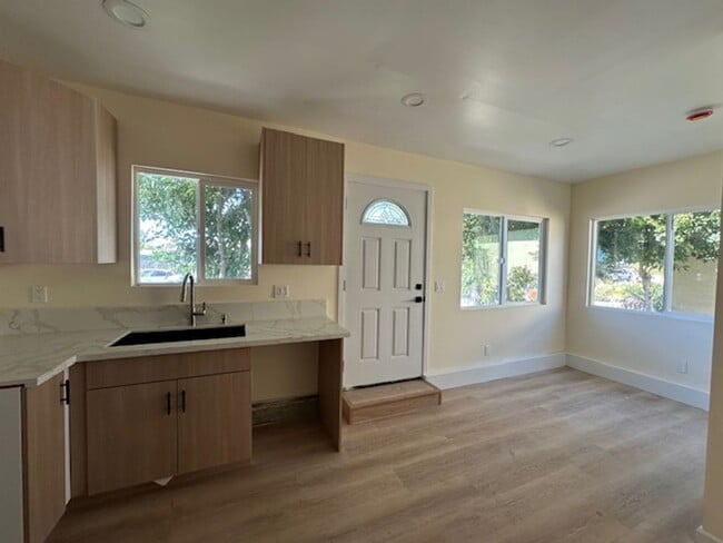 Building Photo - Brand New 1+1  ADU