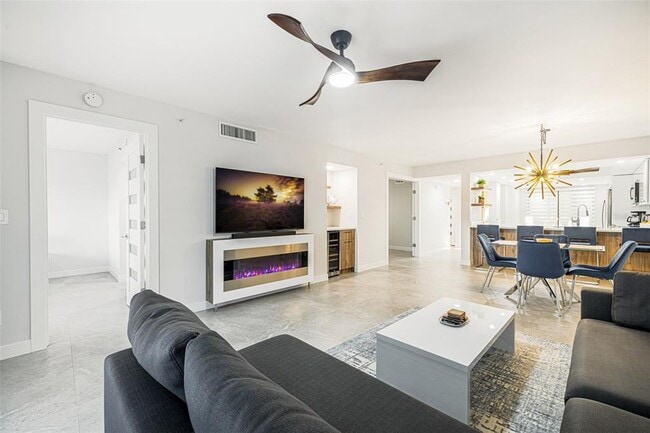 Building Photo - 16320 Kelly Cove Dr