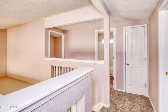 Building Photo - 12209 Chato Villa Dr