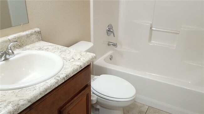 Building Photo - 905 SW Loudon Dr