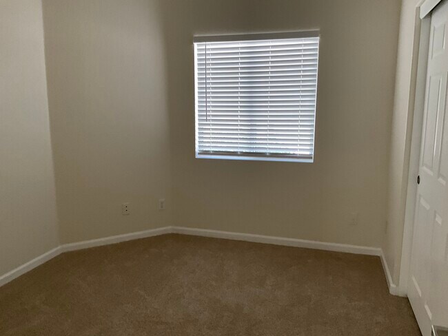 Building Photo - 4307 E South Fork Dr