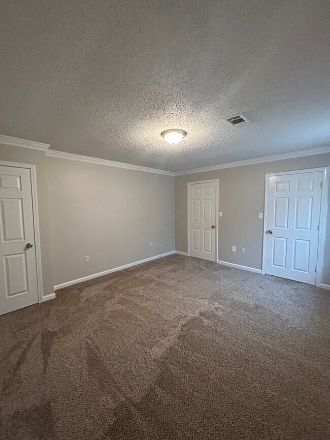 Building Photo - 408 Chesapeake Dr