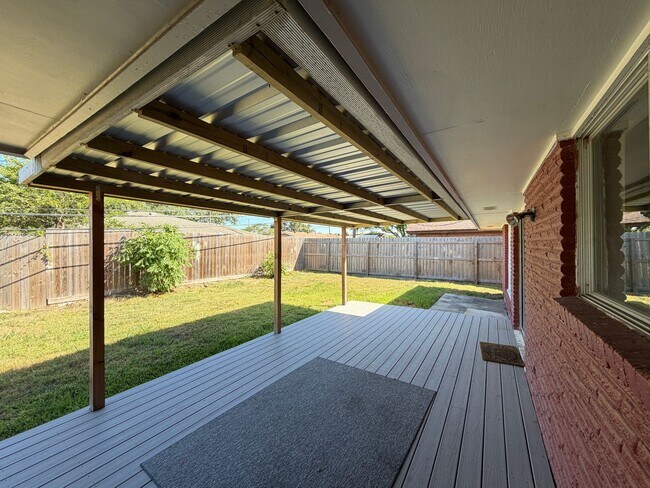 Building Photo - 749 Burkshire Dr