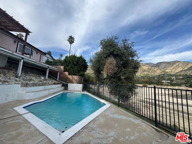 Building Photo - 2629 Meguiar Dr